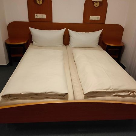 Hotel Zur Eisenbahn ロートガウ エクステリア 写真